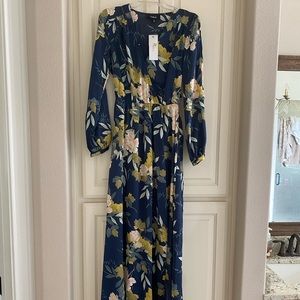 Gorgeous navy floral maxi dress- size small